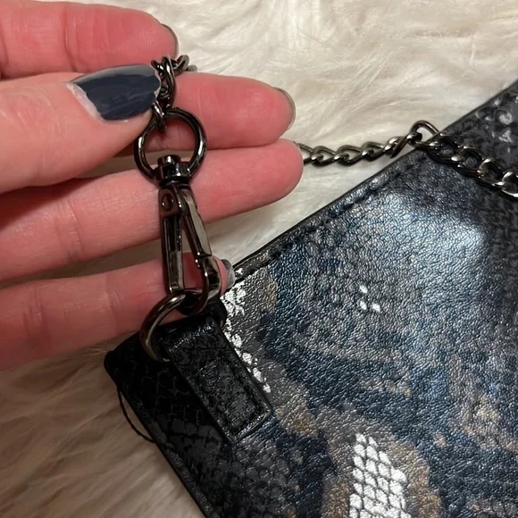 Snake, print, couch, purse - Picture 5 of 7